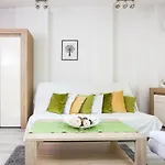 Golden Apartments/Laz3