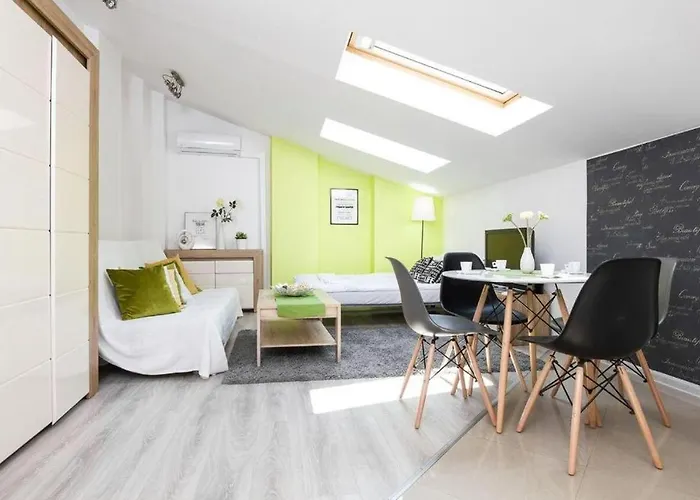 Golden Apartments/Laz3